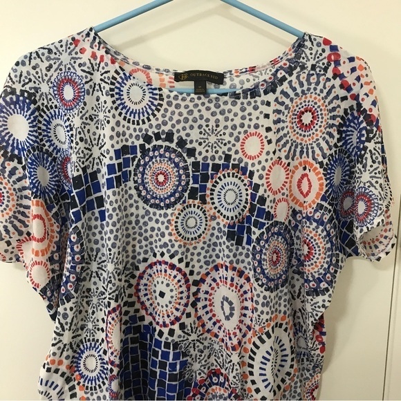 3/$15 Outback red geometric pattern short sleeve top - Picture 3 of 11